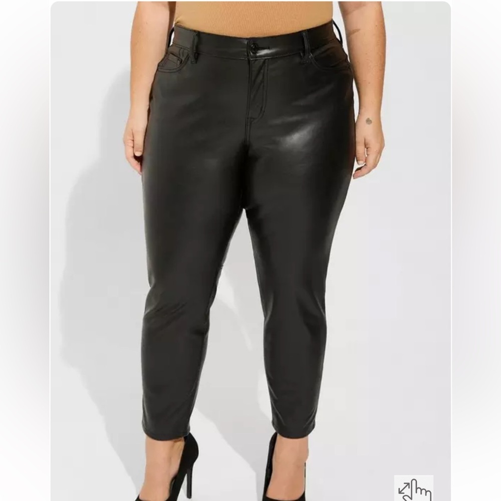 Torrid deep black Perfect Skinny Faux Leather Mid Rise Pant size 16 regular